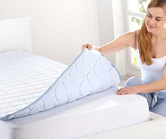 Что постелить на кровать на матрас